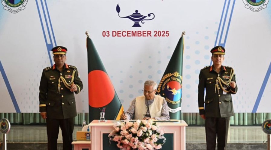 নির্বাচনে ঐতিহাসিক ভূমিকা পালনে সশস্ত্র বাহিনীর প্রতি আহ্বান জানান প্রধান উপদেষ্টার